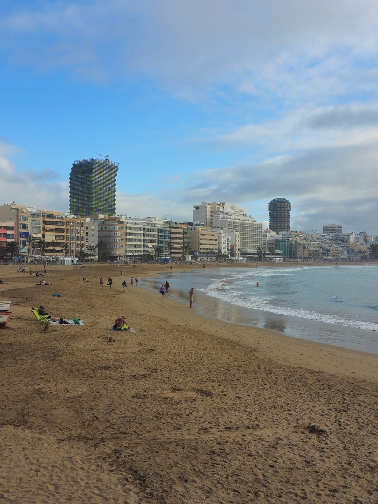 La playa de las Canteras desde un lateral