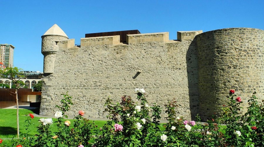 Pequeño castillo de piedra