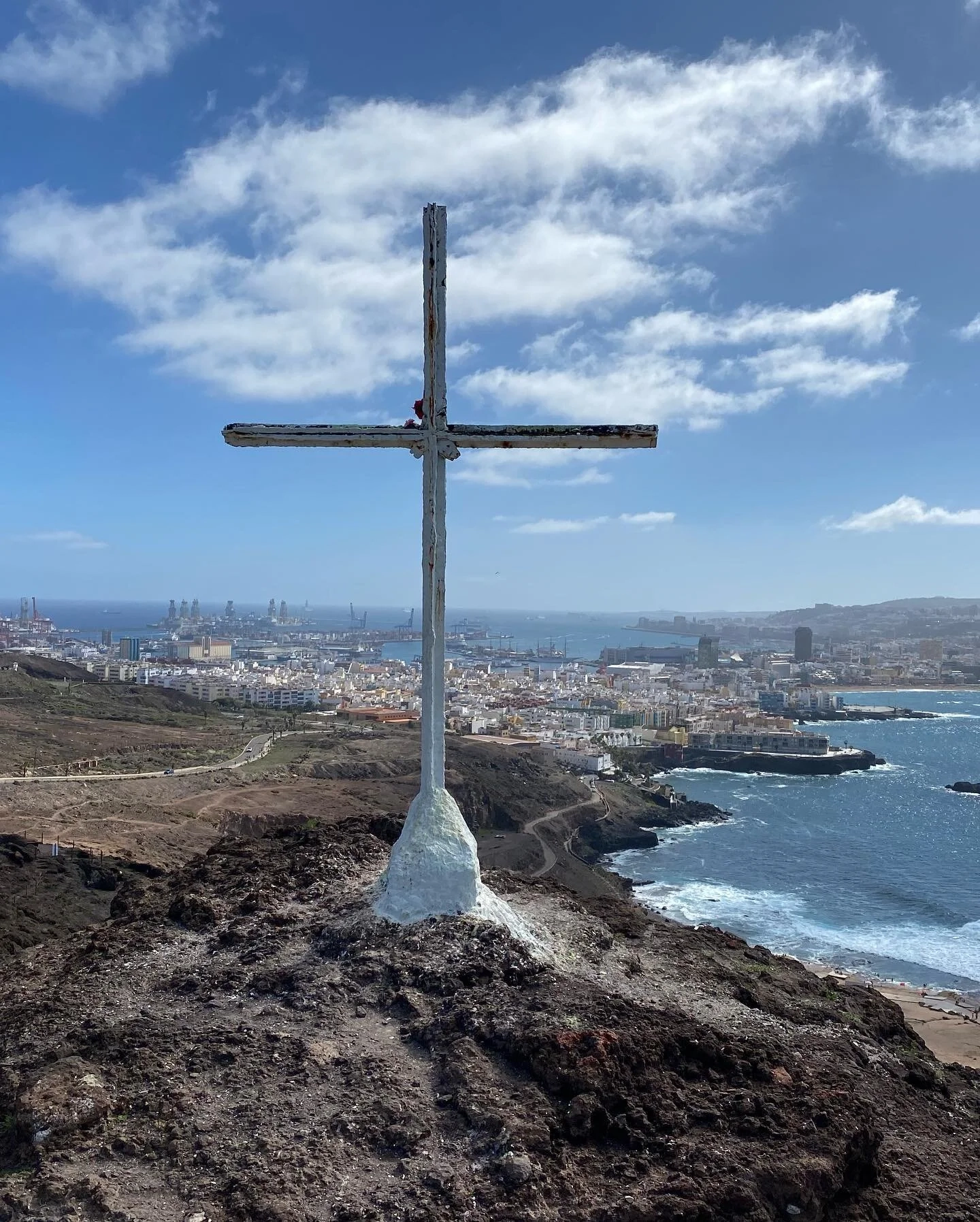 cruz de hierro en las coloradas